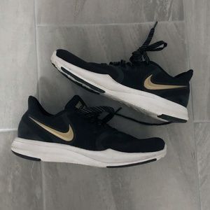 🌸HOST PICK🌸 Nike Women’s Trainers In Season TR8 With Gold Details